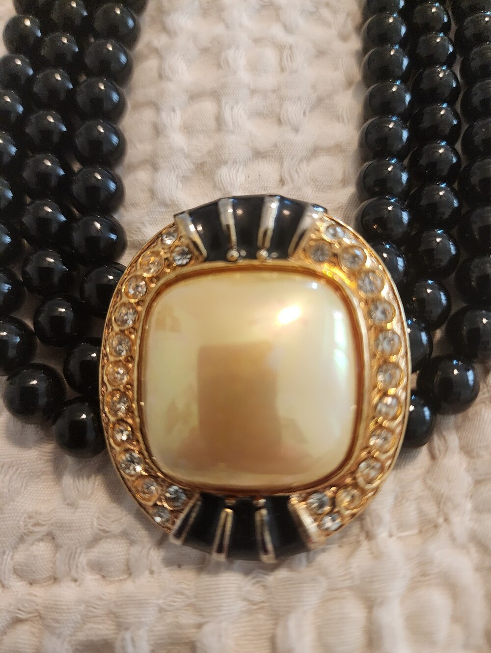 Vintage Black Beaded Choker with Gold-tone Pearl Centerpiece Old Money Quiet Lux